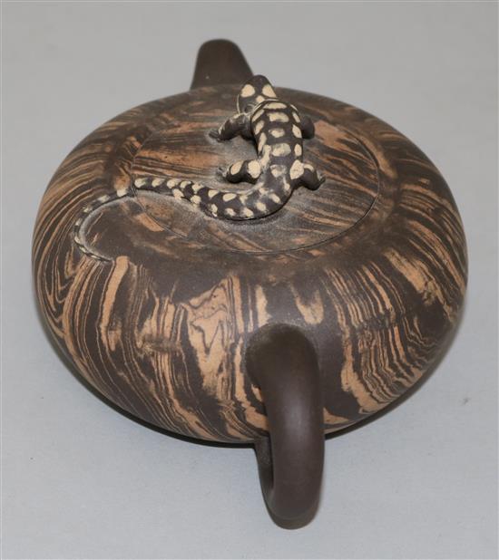 Chinese Yixing pottery agate teapot and cover, early 20th century(-)